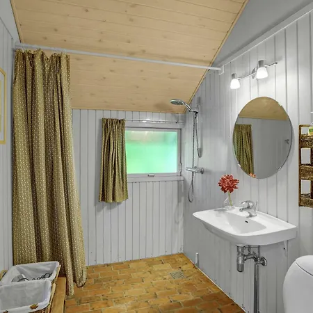 2 Bedroom Awesome In Feriehus *
