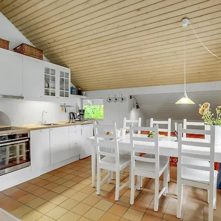 2 Bedroom Awesome In Feriehus