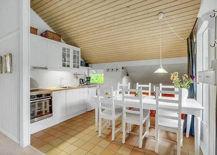 2 Bedroom Awesome In Hébergement de vacances